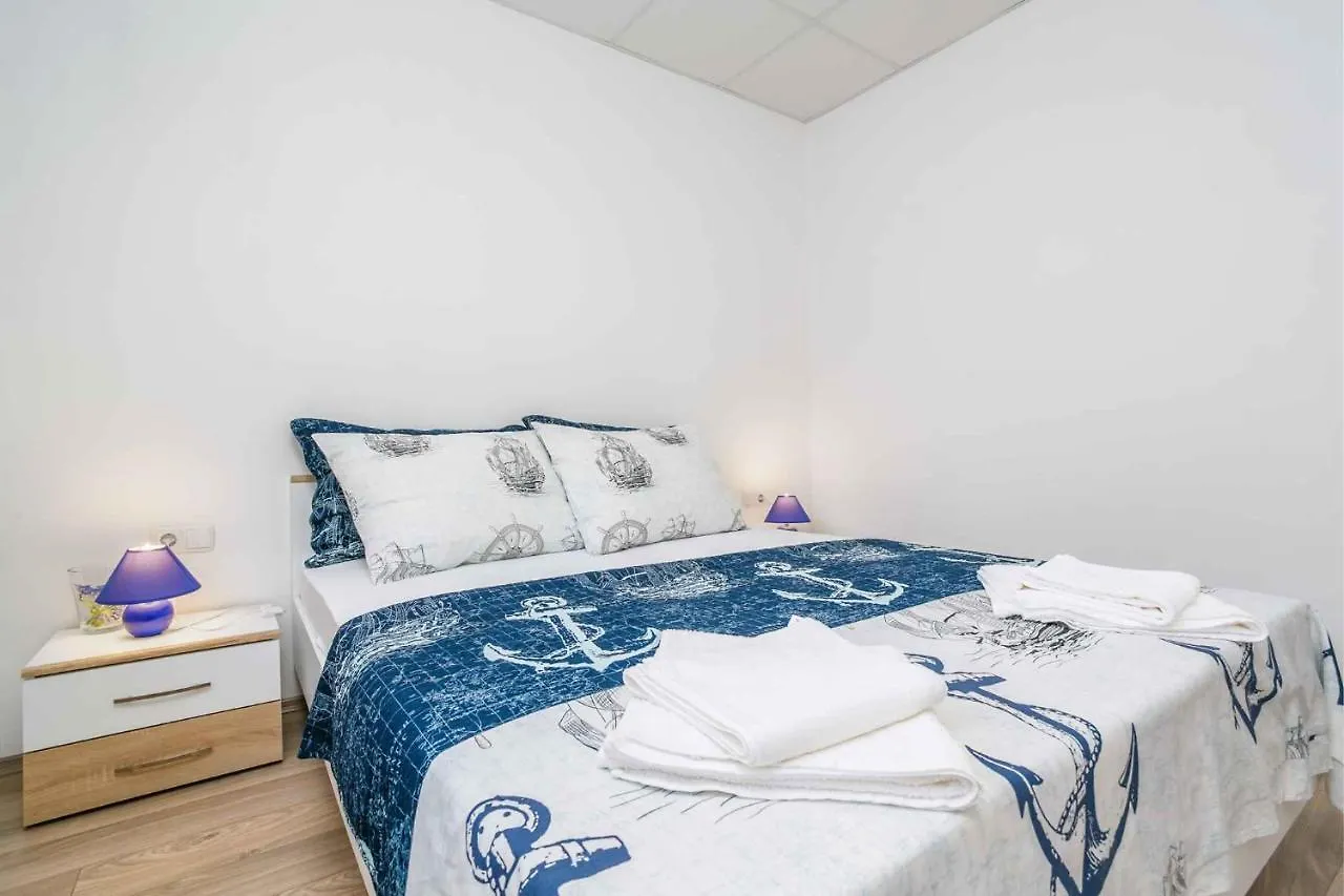 Apartments In Cizici/Insel Krk 31083
